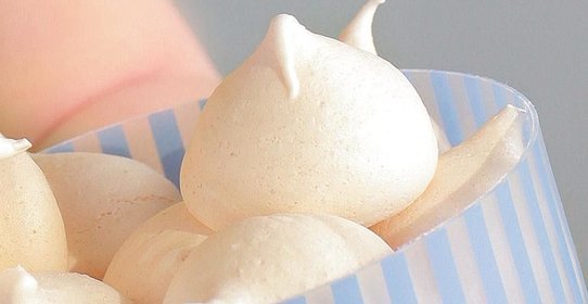 Безе с лесными орехами