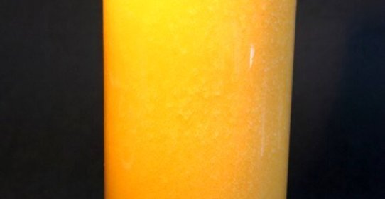 Персиковый сок с клубничным льдом