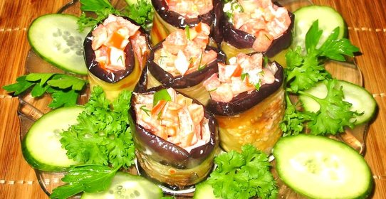 Рулеты из баклажанов с помидорами