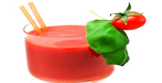 Пряный томатный смузи с тыквенными семечками