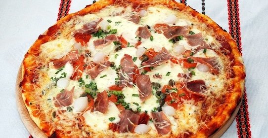 Пицца с ветчиной в мультиварке