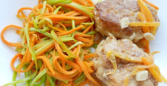 Котлеты из кролика с овощными спагетти