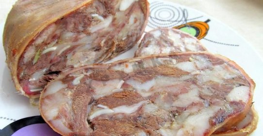 Сальтисон из свиной головы в желудке