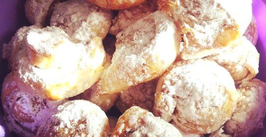 Улитки с сахаром и корицей