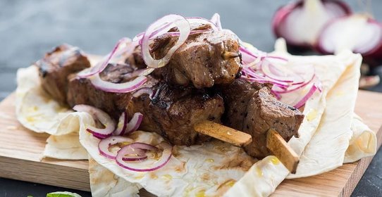 Шашлык из свиной шейки в яблочно-горчичном маринаде