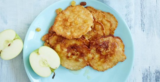 Яблочные оладьи