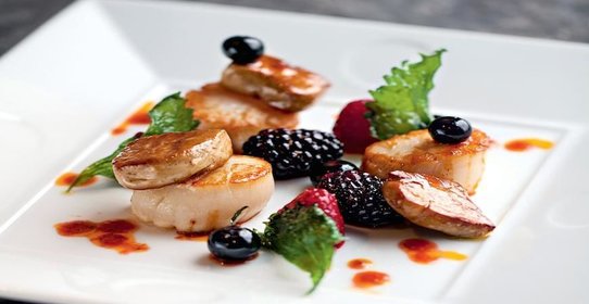 Судак с овощами в томатном соусе