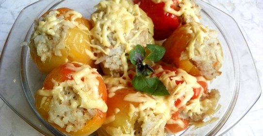 Фаршированный перец запеченный под сыром