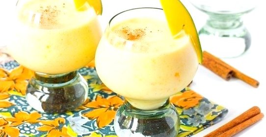 Молочный коктейль с манго и корицей