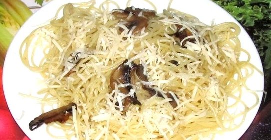 Макароны с грибами и сыром
