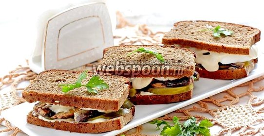 Бутерброды со шпротами на ржаном хлебе