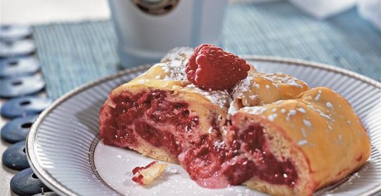 Рулет с малиной