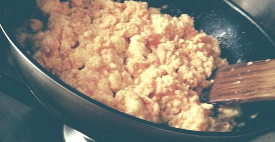 Нежный омлет с помидорами