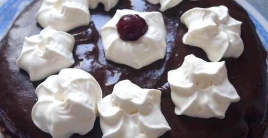 Вишневый торт со сливками