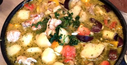 Тушеная курица с картофелем и баклажанами