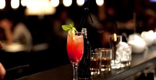 Новогодний малиновый коктейль с шампанским