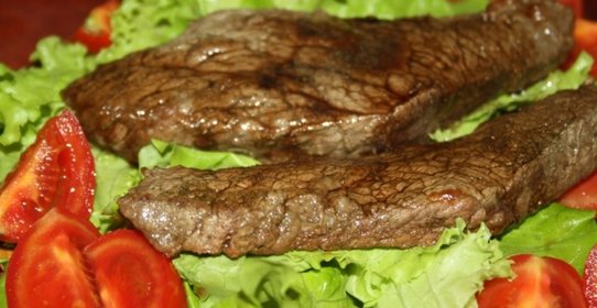 Сочная мраморная говядина без масла на сковороде