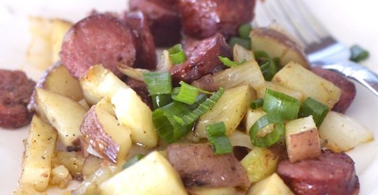 Жареная картошка с охотничьими колбасками