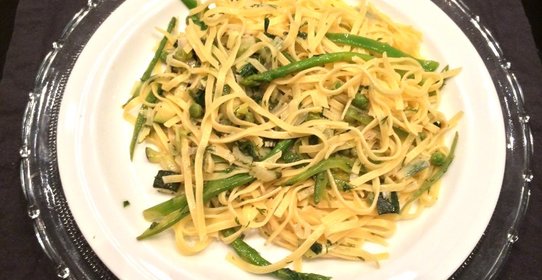 Феттучини со спражей и молодым горошком