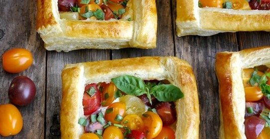 Ватрушки из слоеного теста