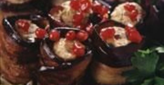 Баклажанные рулетики, фаршированные орехами