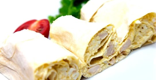Рулет из лаваша с курицей и сыром