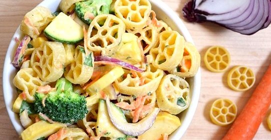 Овощной салат с макаронами