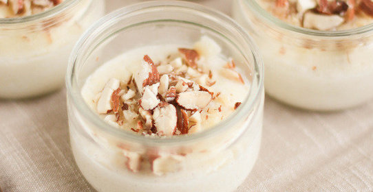 Манная каша на миндальном молоке с ванилью