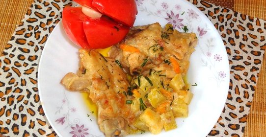 Куриные бедра тушеные с овощами