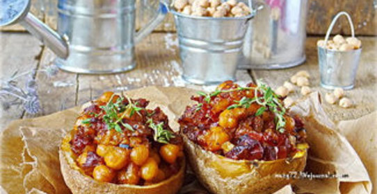 Пикантная картошка с нутом, вялеными томатами и песто rosso