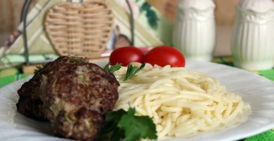 Котлеты из говядины с кабачком и овсяными хлопьями