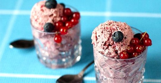 Мороженое из голубики и красной смородины