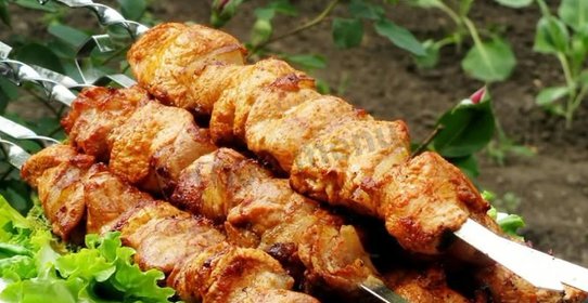 Шашлык из индейки с салом