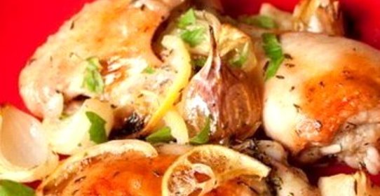 Запеченная курица с лимонами и белым вином