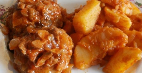 Биточки по-селянски с грибами