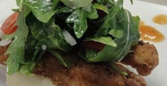 Филе морского языка с картофельным пюре и зеленым салатом