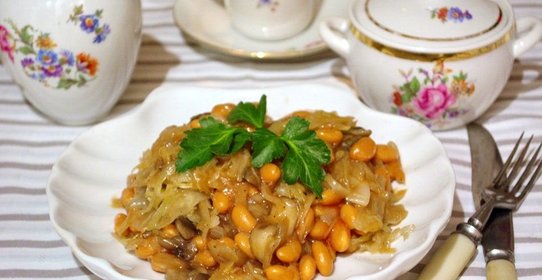 Капуста, тушенная с фасолью