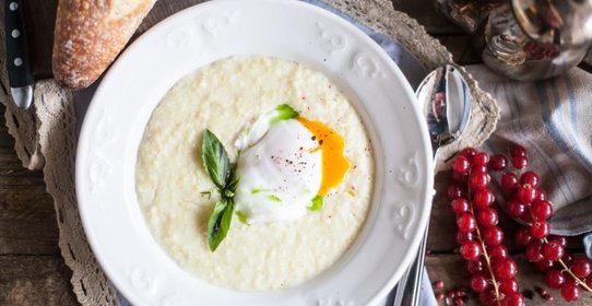 Пшенная каша с яйцом пашот