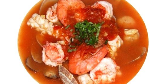 Морские гребешки и тигровые креветки в соусе «Самбука»