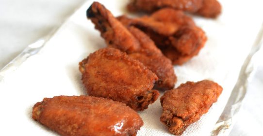 Куриные крылышки на сковороде