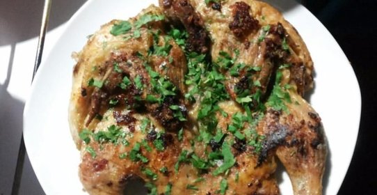 Цыплёнок табака с чесночным соусом