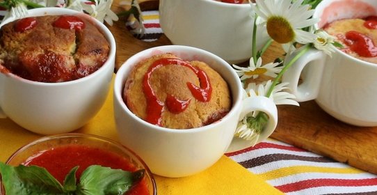 Булочки, запеченные в соусе из ревеня