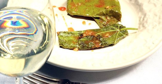 Сулугуни в виноградных листьях