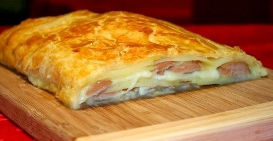 Штрудель с картофелем и сосисками