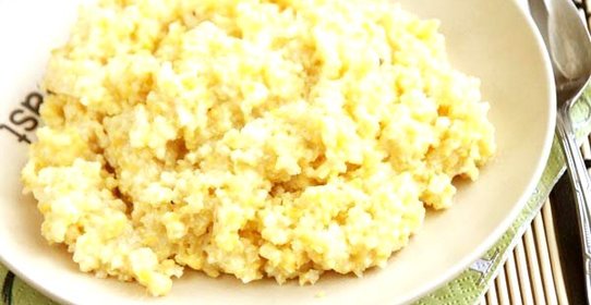 Кукурузная каша с кунжутом