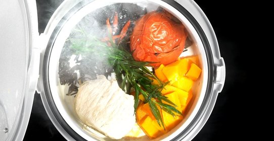 Свиная корейка с диким рисом, тыквой, помидорами и эстрагоном