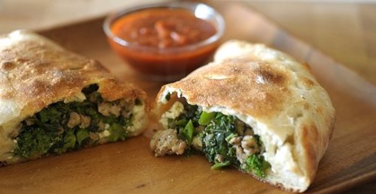 Кальцоне с брокколи