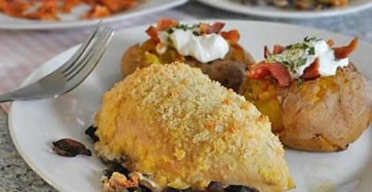 Куриная грудка с грибами в духовке