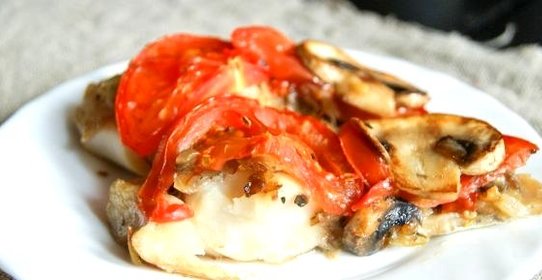 Минтай в духовке с грибами