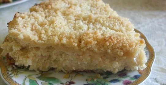 Песочный пирог с яблоками и творогом